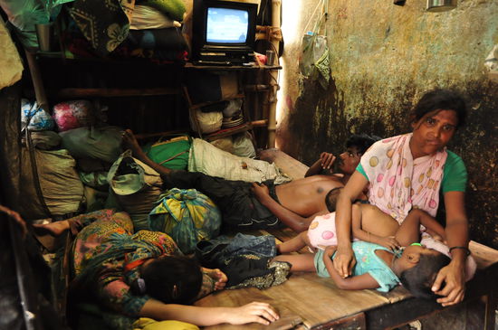 Familie in den Slums in Kalkutta