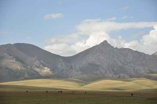 Die Landschaft um den Song Koel herum in Zentralkirgistan