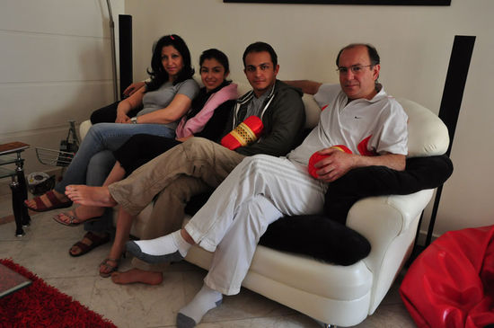 Teheran, Iran. Meine Gastfamilie posiert für meine Kategorie "Familienbild"