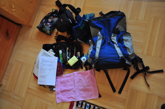 Über mein Handtuch mußte ich heute schon herzhaft Lachen: Es ist doppelt so groß wie das auf meiner letzten Reise nach Indien und dazu ist es auch noch rosa!