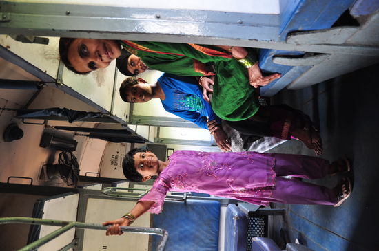 08.03.11 Auf der Zugfahrt von Mumbai nach Bijapur, wo ich vor rund 1 h angekommen bin