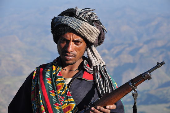 Mershas Gewehr hatte eine Einkerbung mit der Jahreszahl 1935. Es könnte sich um eine Gewehrt der deutschen Armee handeln.