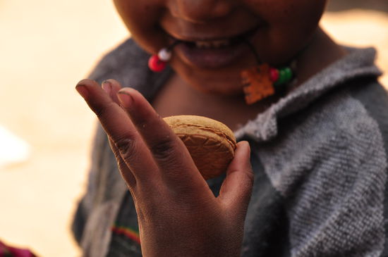 Freude über einen Keks in Lalibela.