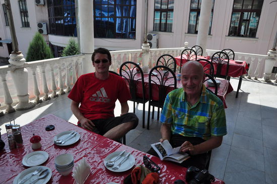 Frühstück im Chainkhane Rokhat