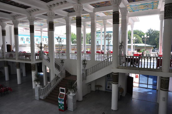 Das Chainkhane Rokhat an der Rudaki von innen