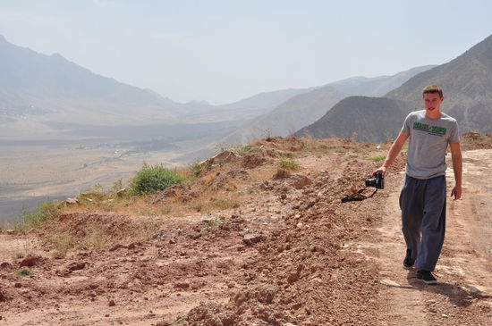 Erster Blick auf Afghanistan. Laut GPS noch 120 km Luftlinie bis Kunduz von wo aus Deutschland verteitigt wird (Zitat Peter Struck)