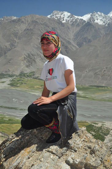 Eines der drei netten tadschikischen Mädchen, die uns auch beim Wiederfinden unseres Fahrers halfen.