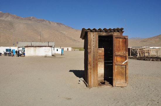 Die fliegenverlassene Trissebude in Bulungkul