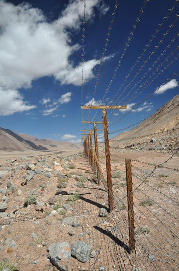 Der Grenzzaun trennt Tadschikistan vom Reich der Mitte