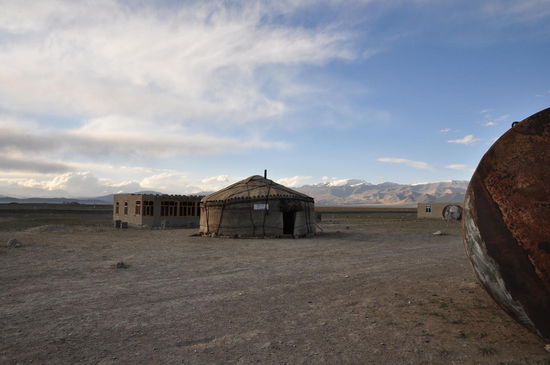 Der leere Metalltank ist direkt neben unserer Jurte, ein Zeuge des Sovjetkrieges in Afghanistan.