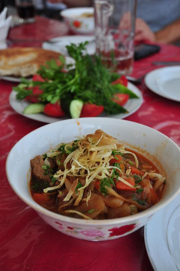 Letztes Mahl in Chaikhune Rokhat. Laghman