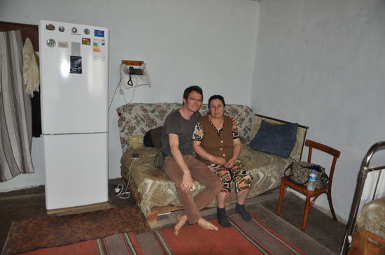 Die Babuschka und ich zusammen in ihrer Stube