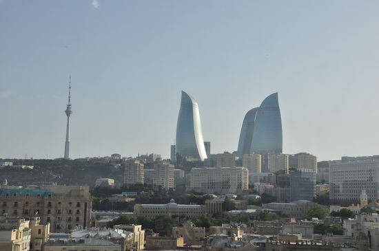 Ein letzter Blick auf die Flammentürme, bevor ich nach Quba aufbreche