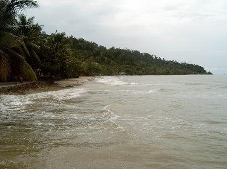 Kai Bae Beach mit enorm viel Wasser