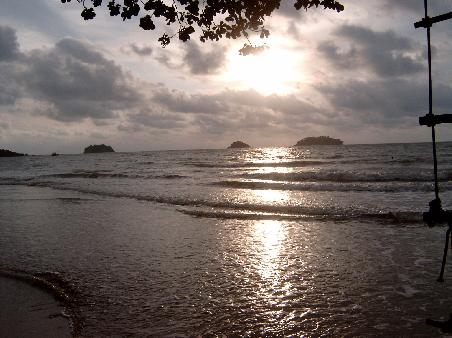 Sonnenuntergang am Kai Bae Beach