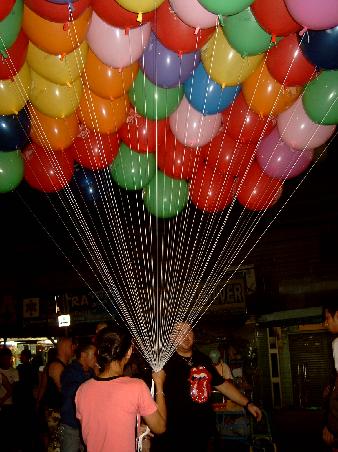 Eine Luftballonverkäuferin in der Khao San Road. Ich glaub, die hat keinen einzigen verkauft, die Arme.