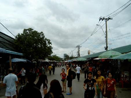 Weekendmarkt, auch Jatujak-Market genannt. Einfach rießig.