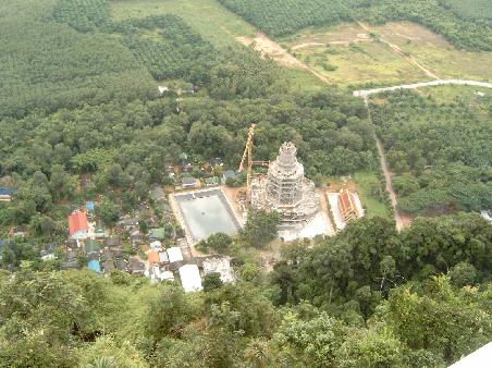 Neuer Wat im Bau. Blick vom Tiger Cave Buddha.