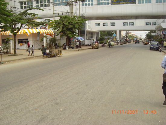 Im Niemansland zwischen Thailand und Kambodscha.