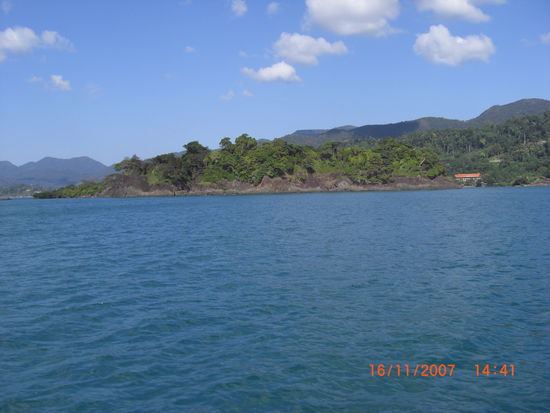 Die große Insel mal von der anderen Seite. Dahinter ist mein Bungalow.