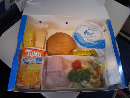 Snack für 30 Minuten Flug inclusive.
