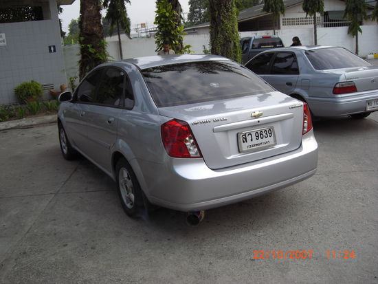 Klaus und mein Taxi nach Pattaya. Es hat zusammen 1600 Bath gekostet. Im Airport verlangen sie 2300 Bath.