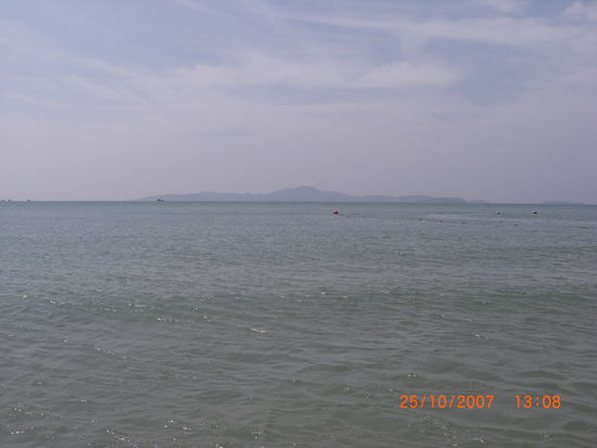 Blick uebers Meer auf die Inseln