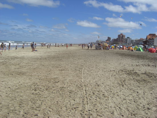 Der Strandteil vor der Stadt, Menschen ohne Ende