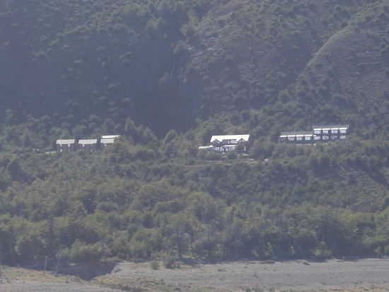 Dieses Hotel im National - Park mit Blick auf den Gletscher kostet sage und schreibe 1200,- US-Dollar pro Nacht und pro Person.
Noch Fragen???