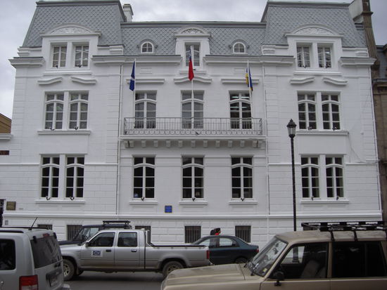 Das INAC (Instituto Antartico Chileno), lt. Aussage eines Mitarbeiters spukt es in dem über einhundert Jahre alten Gebäude.