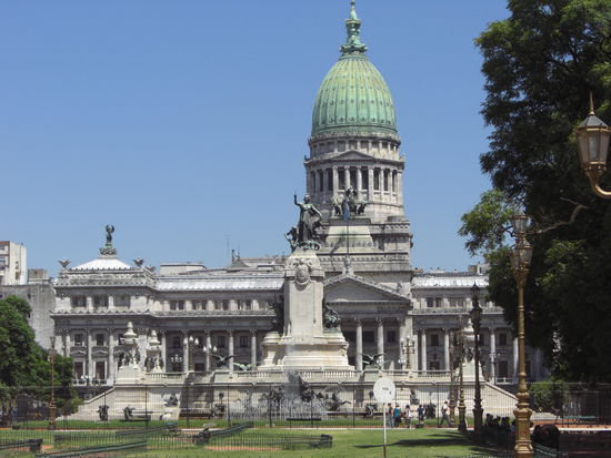 Congreso Nactional, in der Naehe waren wir dann sehr lecker peruanisch Essen. Es gab papa a la huancaina. Ideal bei diesen Temperaturen.
Tipp: Resturant Status, Virrey Cebellas 178, Congreso