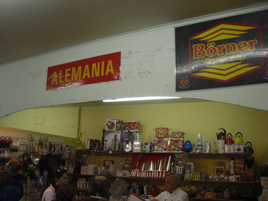 In einer internationalen Einkaufspassage