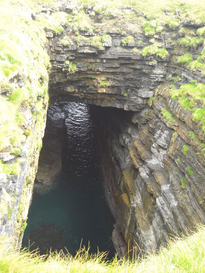 Am Downpatrick tut sich der Boden gefaehrlich auf