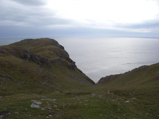 Auf dem Weg zu Europas hoechster Felsenklippe Slieve League, in der Donegal Bucht