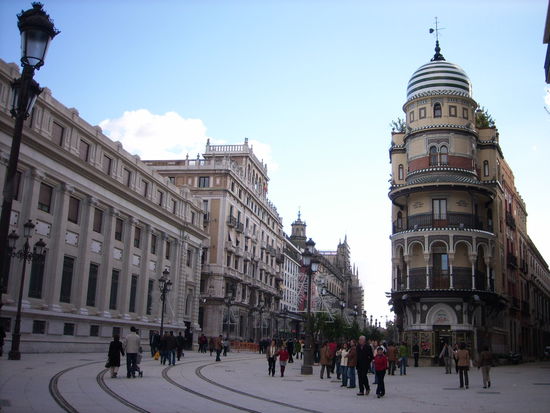 lange eine Baustelle wg. des neuen Schienennetzes - die Constitucion