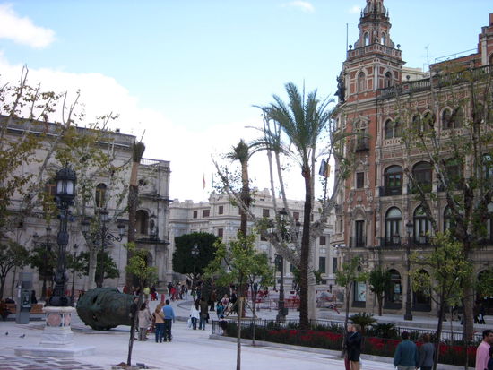 Der Plaza Nueva. Vorher aus gleichem Grund auch Grossbaustelle.