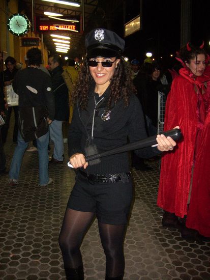 und Ima, die sexy Polizistin