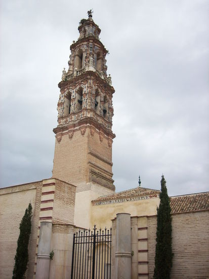 einer der vielen Tuerme
mit allen 12 wollte ich Euch nicht belaestigen