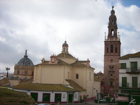 San Pedro Kirche mit Turm im Stil des Giralda