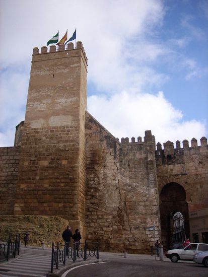 Alcazar und Tor Puerta de Sevilla