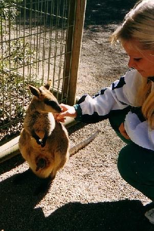 Meine Kusine mit Känguruh (Baby an Bord!!! *;o))