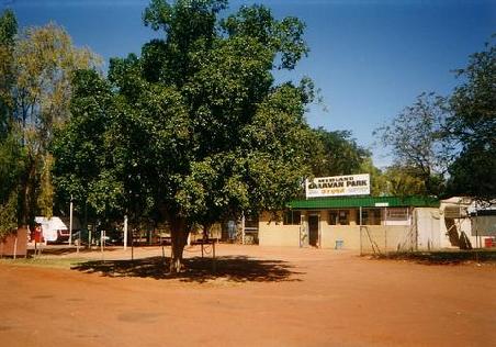 Das war zwar nicht der Caravan Park in Alice Springs, aber auch irgendwo im Outback. (Sorry, ist schon so lang her!)