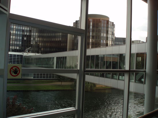 Der Übergang zum Winston-Churchill Gebäude