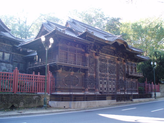 Japanischer Turm (ich weiß, da is kein Turm, der ist rechts und war verhüllt weil er renoviert wird! *;o))