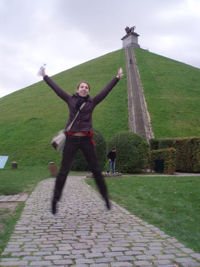 Maria war so begeistert und hat springen müssen...Dagmar sorry für die Kopie der Idee, ich denk wenn Maria mal nach Wien auf Besuch kommt versuchen wir zu dritt mit Selbstauslöser zu springen, das wär mal ne Herausforderung, zu zweit wars ja fast fad *;o)