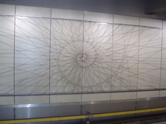 Metro Station (das sind Fäden die da gespannt sind, ziemlich cool!)