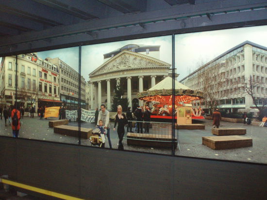 Metro Station (man sieht auf dem Bild die Oper)