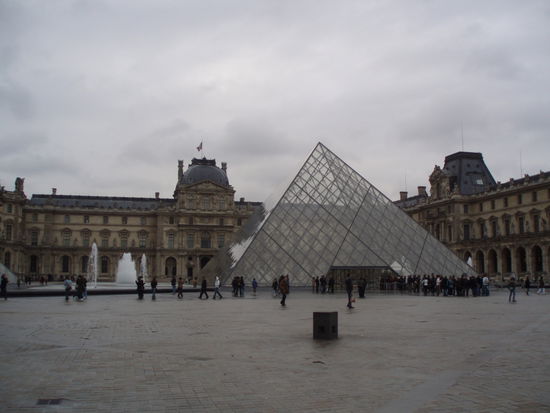 Haupteingang des Louvre
