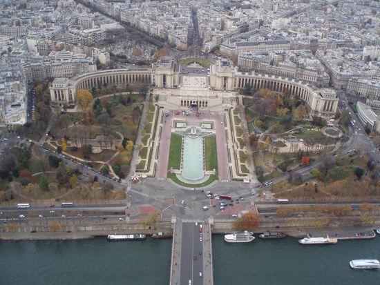 Chaillot mit den Museen und dem Place Trocadéro im Hintergrund