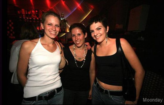 Also die Partyfotografen sind hier auch nicht das selbe wie daheim *;o)